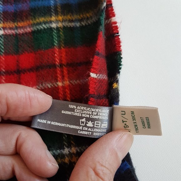$20  Roots unisex plaid scarf. - Picture 7 of 7